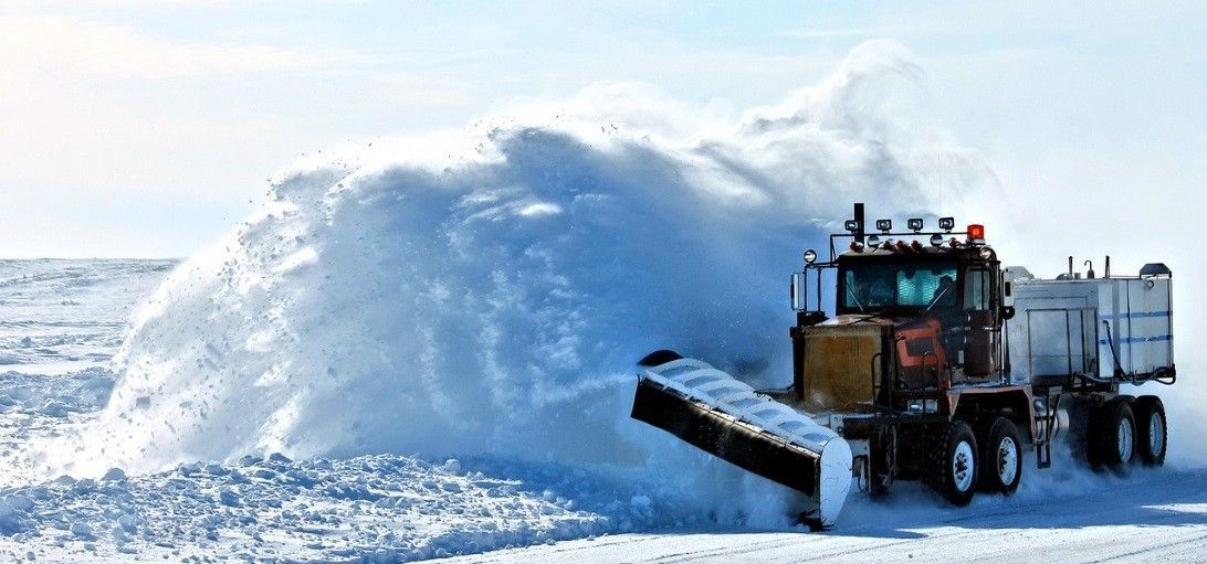 ITler setzt Schneepflug in Brand: Über CHF 15'000 Schaden! ITler setzt Schneepflug in Brand: Über CHF 15'000 Schaden!
